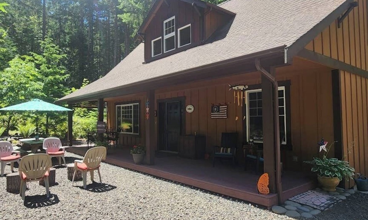 Hoodsport Cabin | Cozy cabin getaway with firepit, patio, gas grill, and private park access
