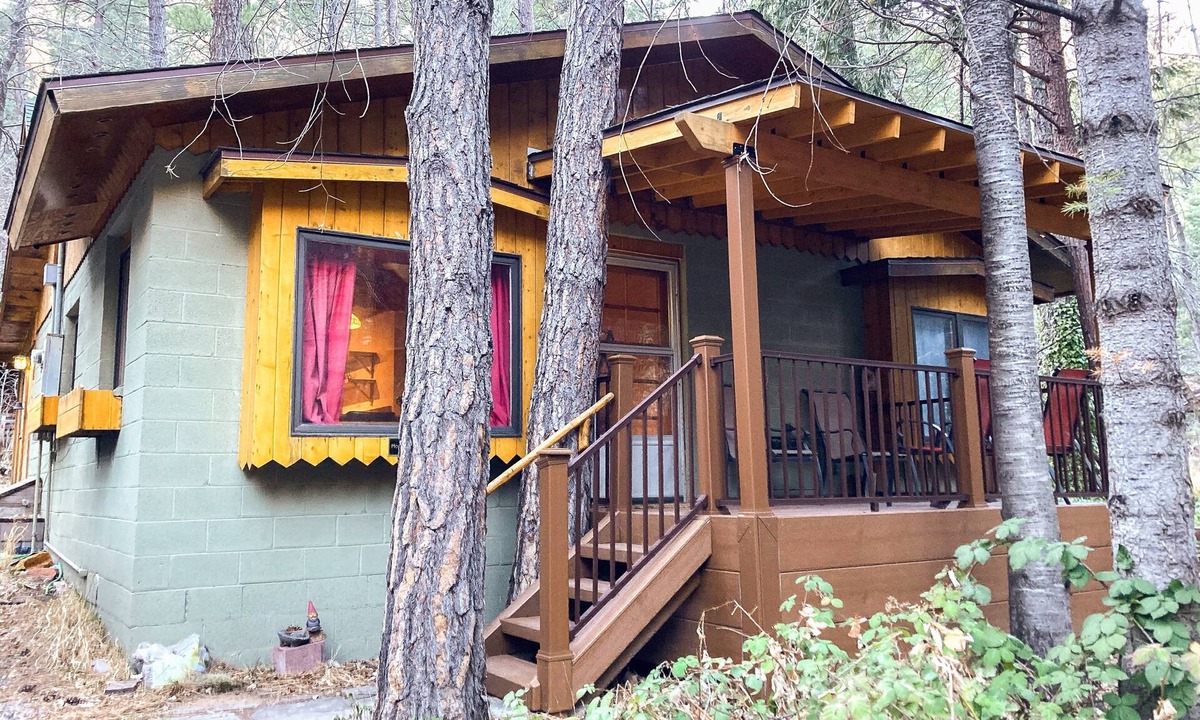 Sedona Cabin | Cozy Cabin in amazing location near the creek w/two lofts, wifi, & W/D