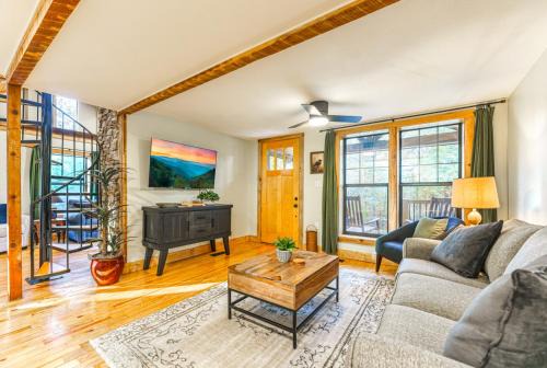 Ashley Oaks House | Cozy Cabin in the Woods w/Playroom, Deck & Lounge