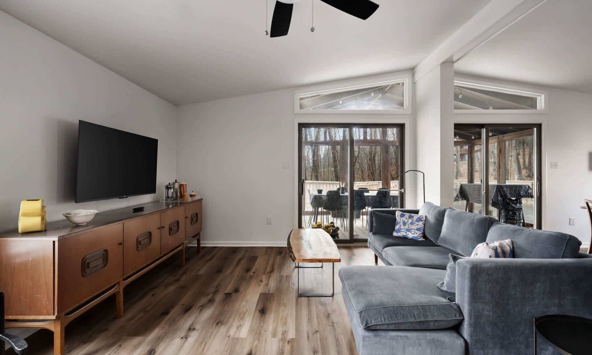 Berkeley Springs Ski Chalet | Cozy cabin w/deck & grill, dog-friendly, trails