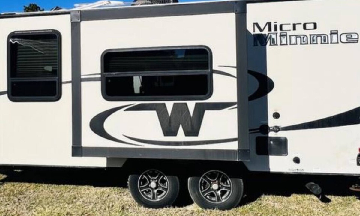 Eagle River House | Cozy Camper in Eagle River with hot tub on deck,WiFi, AC & a breathtaking view.