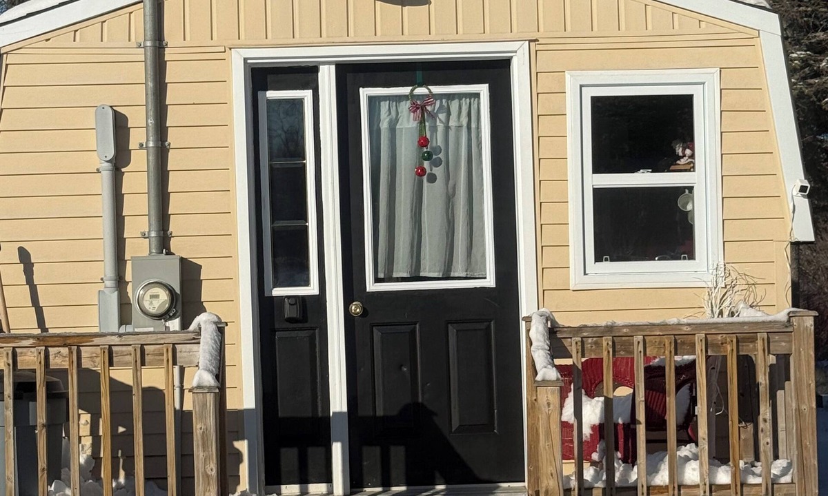Gloucester County Cabin | COZY CEDAR TINY HOME
