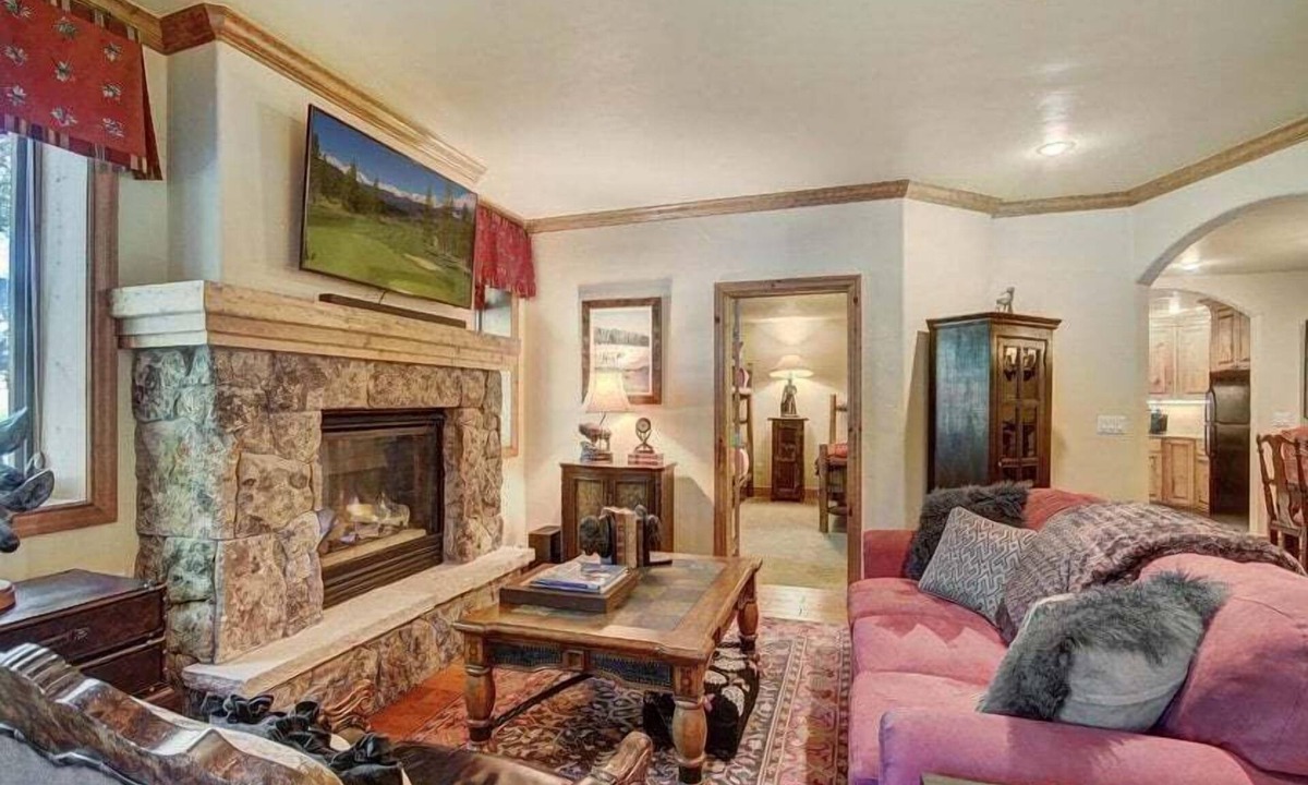 Edwards Condo | Cozy & Central Arrowhead Village Townhome