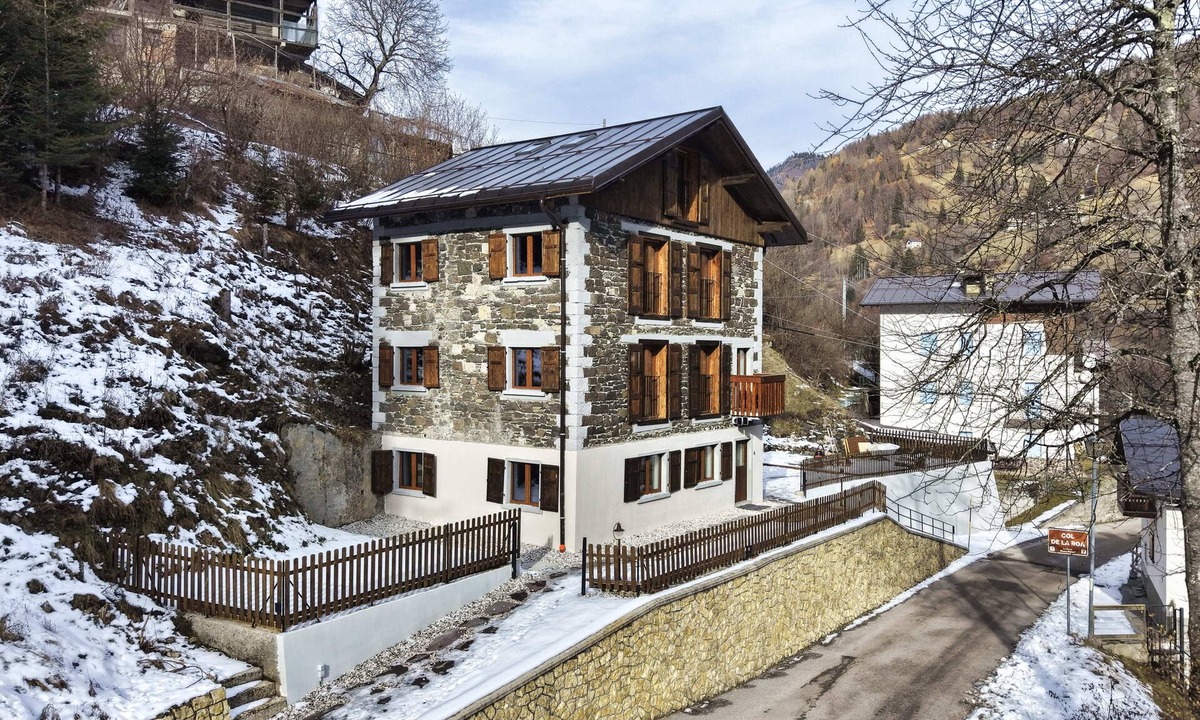 Rocca Pietore Ski Chalet | Cozy Chalet, newly built structure, 4 apartments