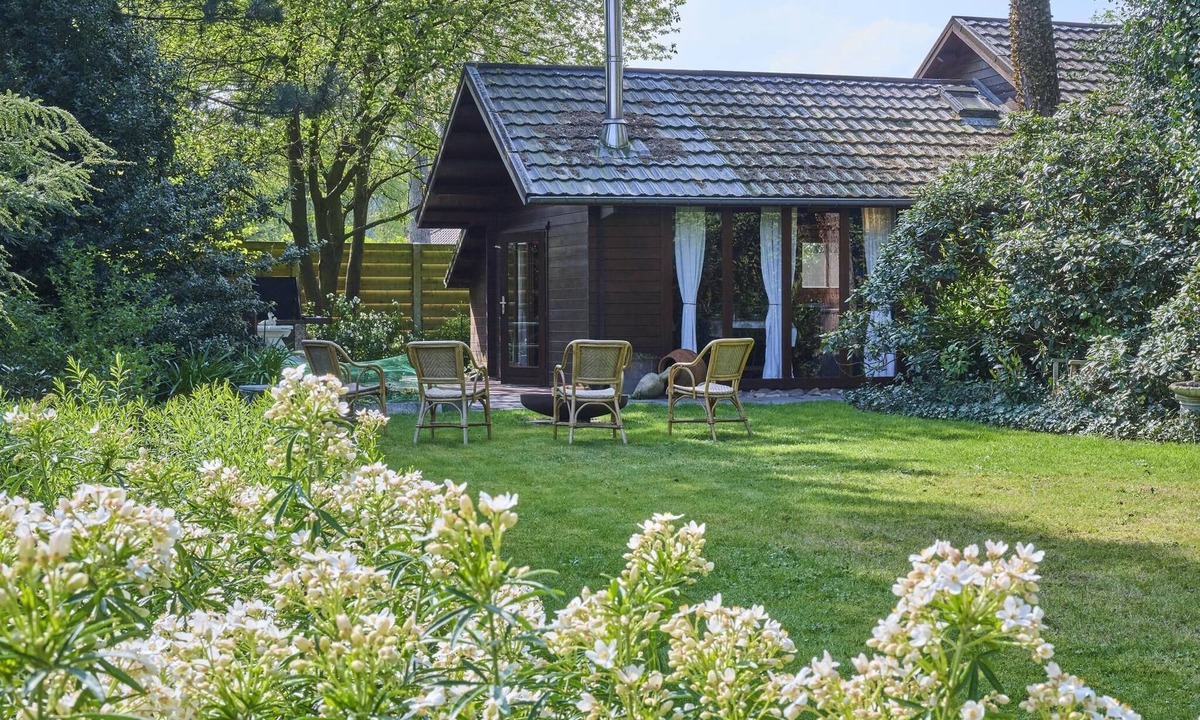 Kasterlee Ski Chalet | Cozy chalet in a forested area