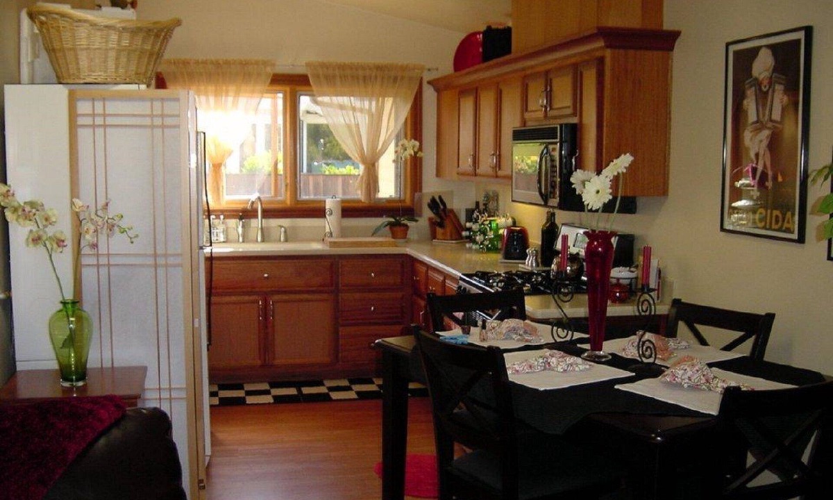 Cardiff-by-the-Sea Apartment | Cozy, Charming, Ocean View studio /Work desk, internet, sanitized cleaning