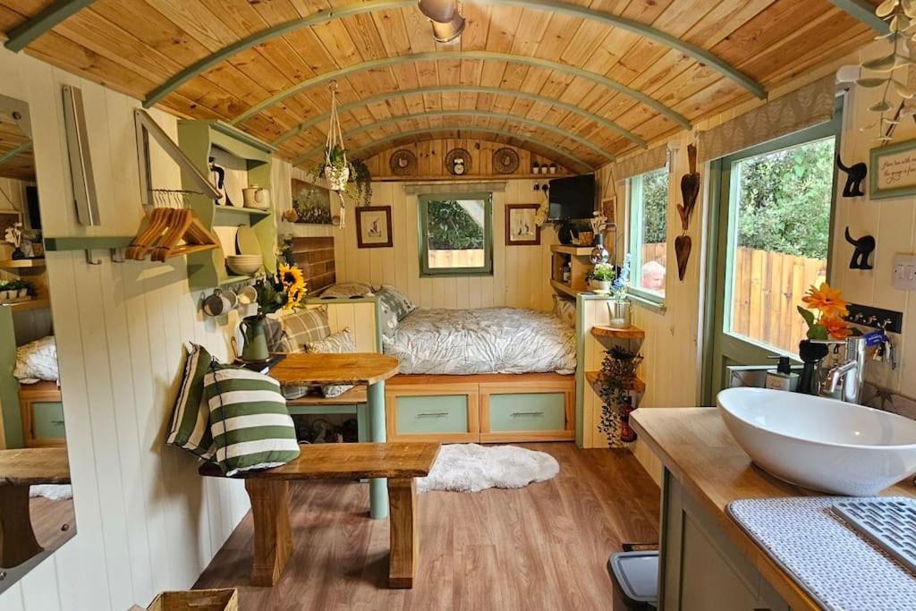 Northampton House | Cozy Cobblers Cabin