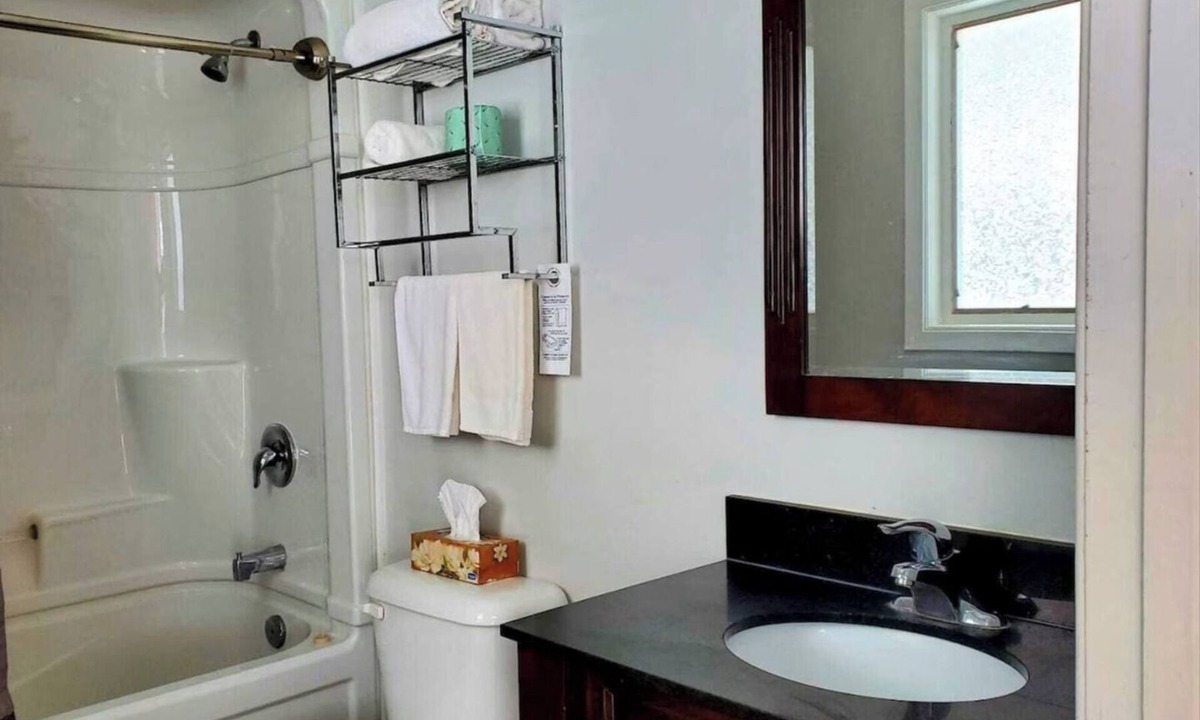 Colpoys Bay Apartment | Cozy Comfort Double Room 07– Peninsula Motel, Minutes from Wiarton Waterfront