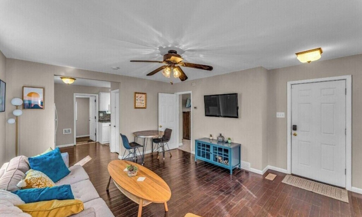 Topeka House | Cozy Comfortable Single Home Located Near Topeka's Hospitalsn