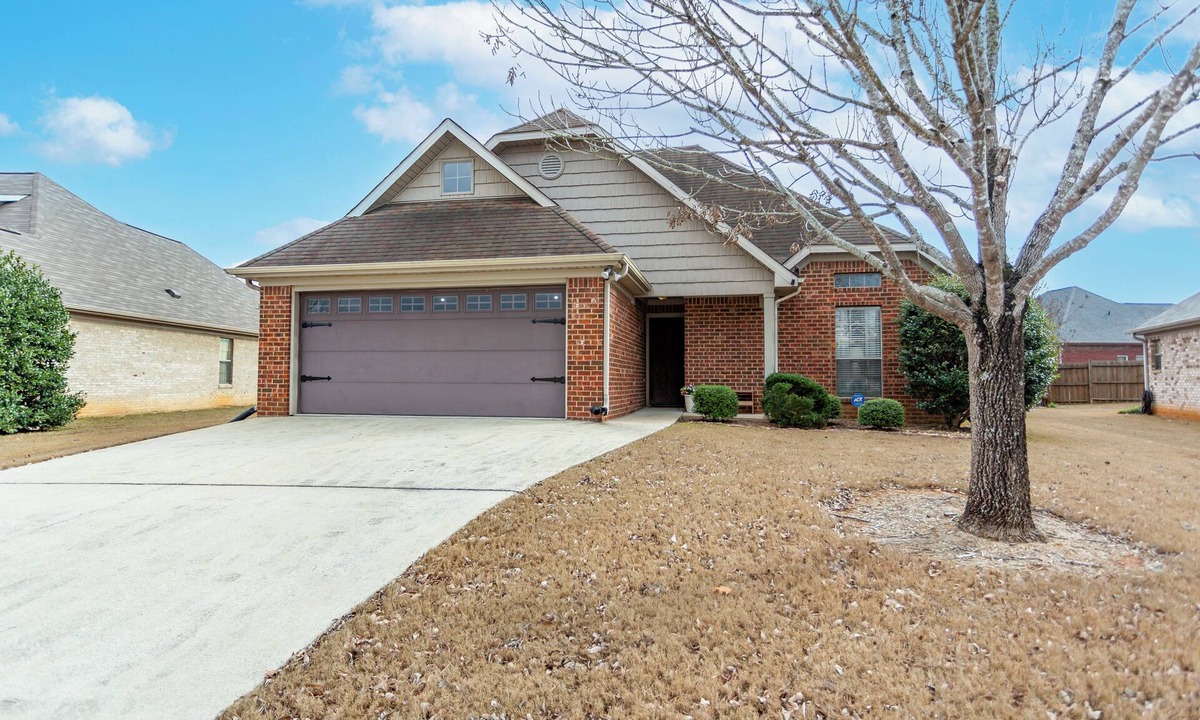 Shannon House | Cozy, Comfy, Quiet 3-BR house near Baptist Shelby Alabaster/Helena/Pelham area.