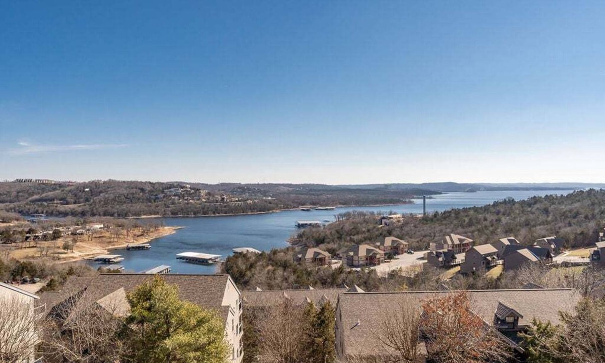 Indian Point Condo | Cozy Condo with Table Rock Lake View, Near Silver Dollar City & Free Tickets