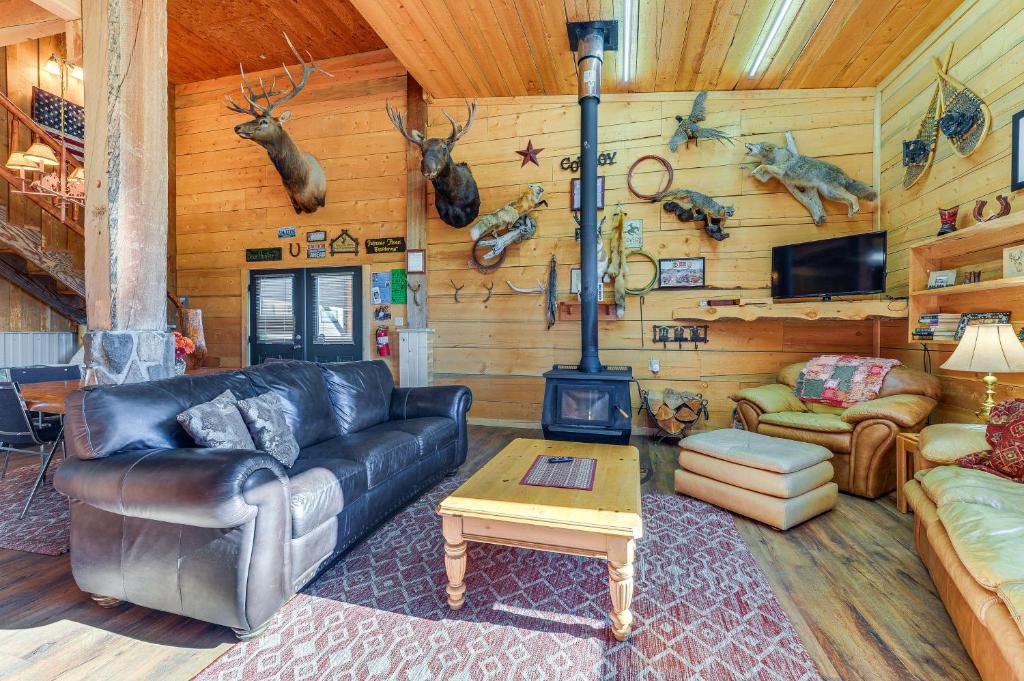 Cora House | Cozy Cora Studio Cabin w/Wind River Mtn Views
