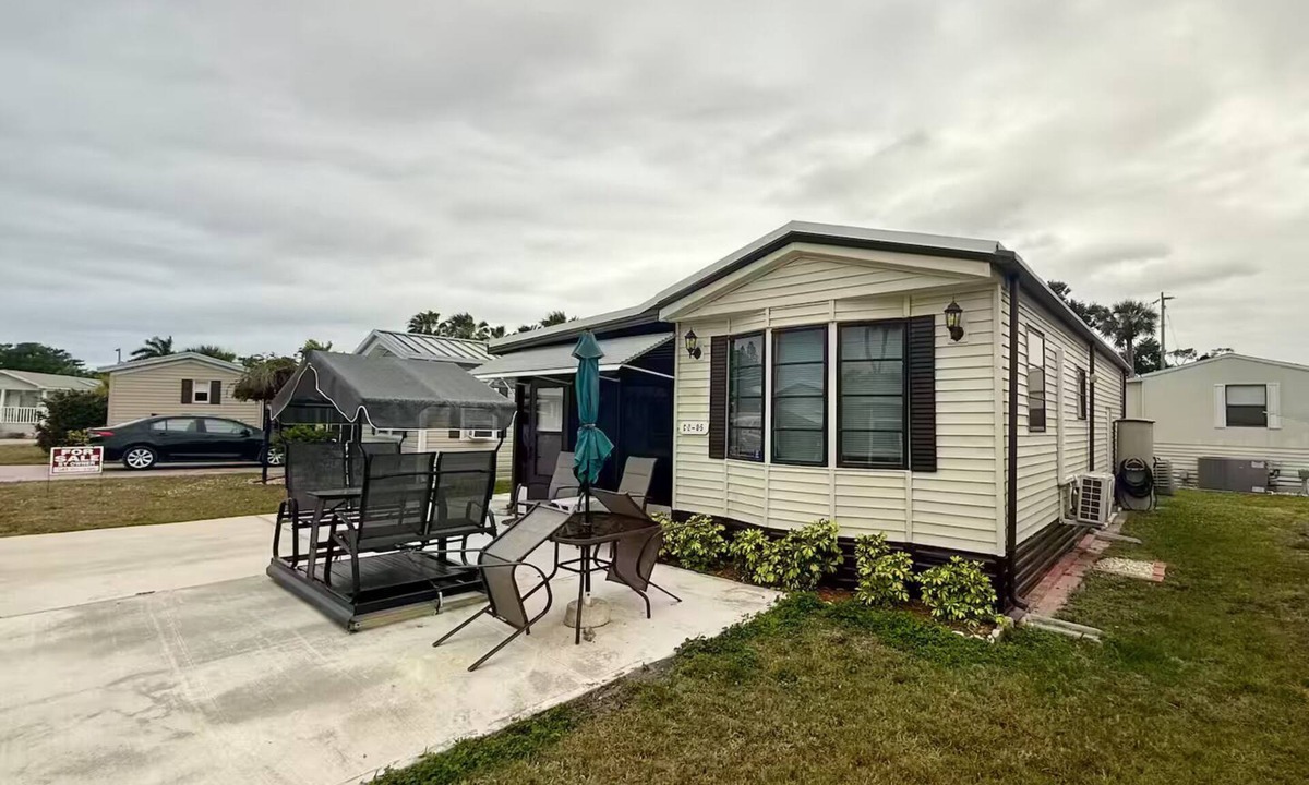 North Fort Myers House | Cozy Costal Cottage in North Fort Myers