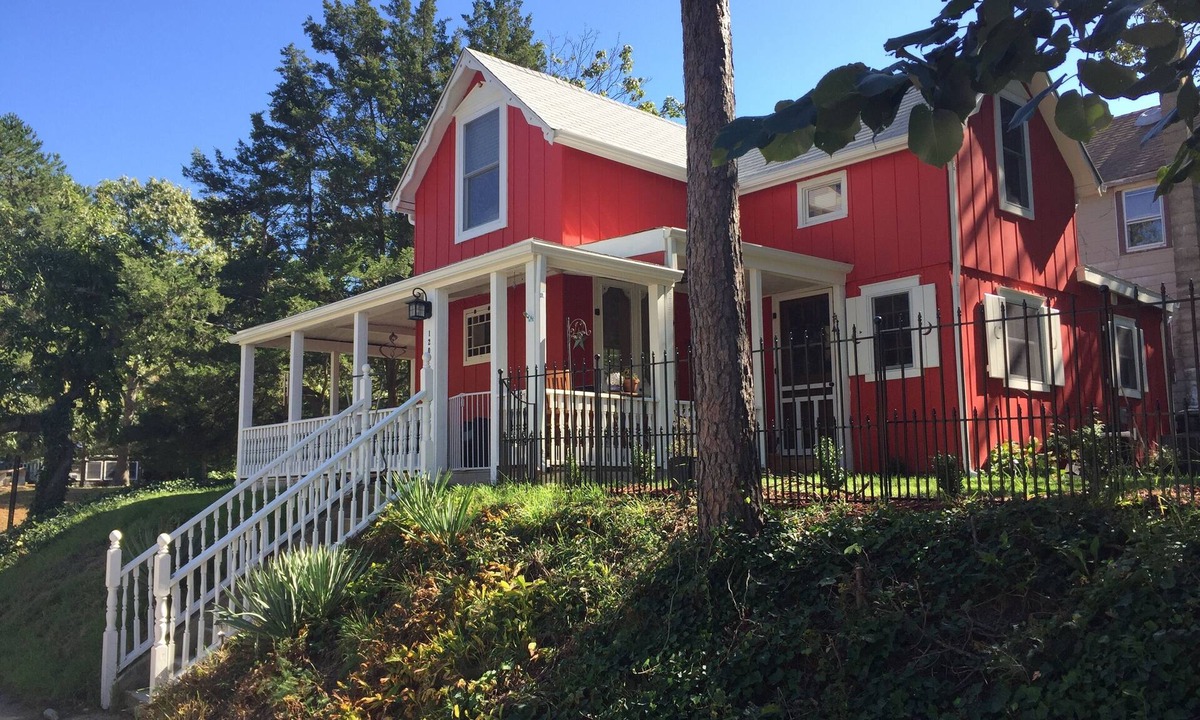 Island Heights Cottage | Cozy Cottage at the River - Historic CampMeeting Cottage, 1 Block from River