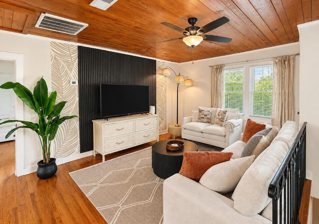 Gulfport House | Cozy cottage by the Sea -near downtown with patio!