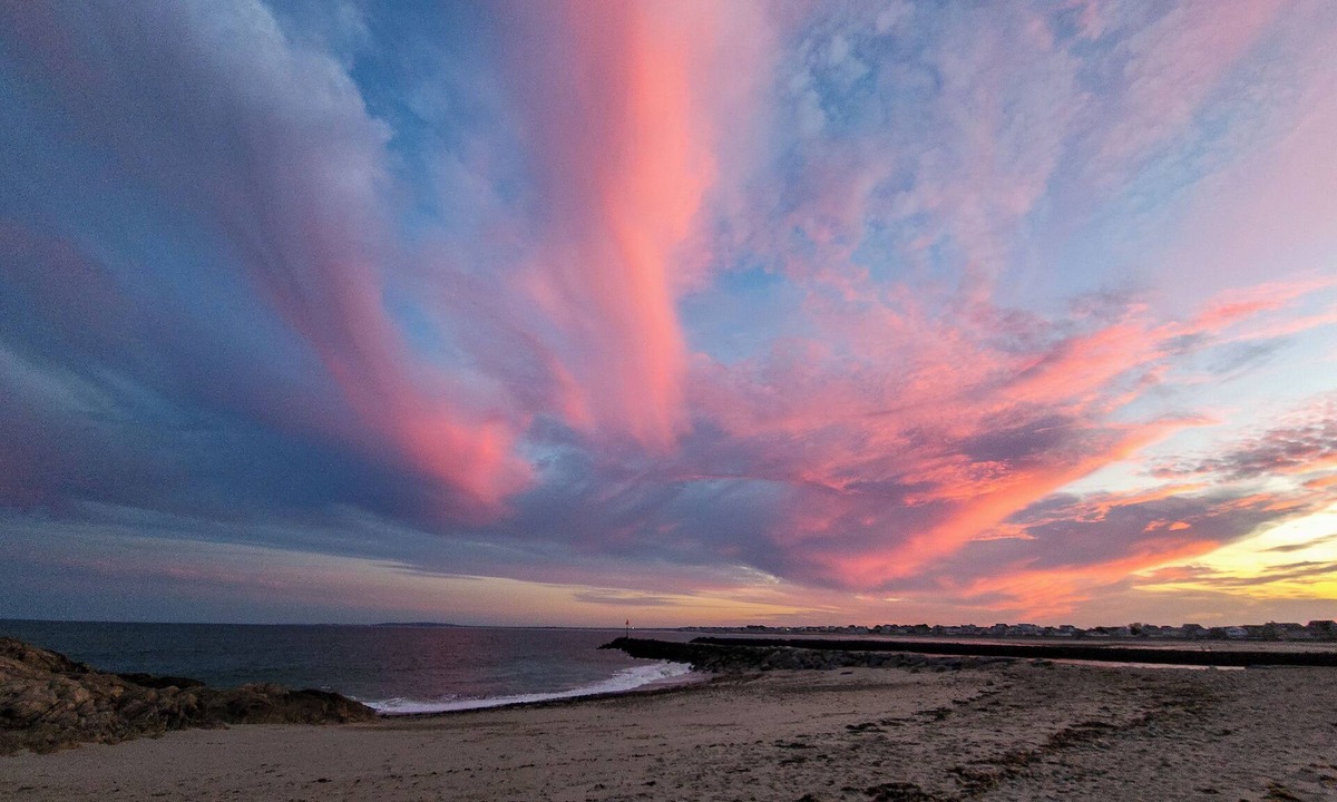 Brant Rock Cottage | Cozy cottage steps to beach sleeps 5 with WiFi, AC in charming Marshfield