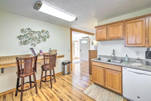 Grantsdale House | Cozy Cottage Studio: Stunning Mountain Views!