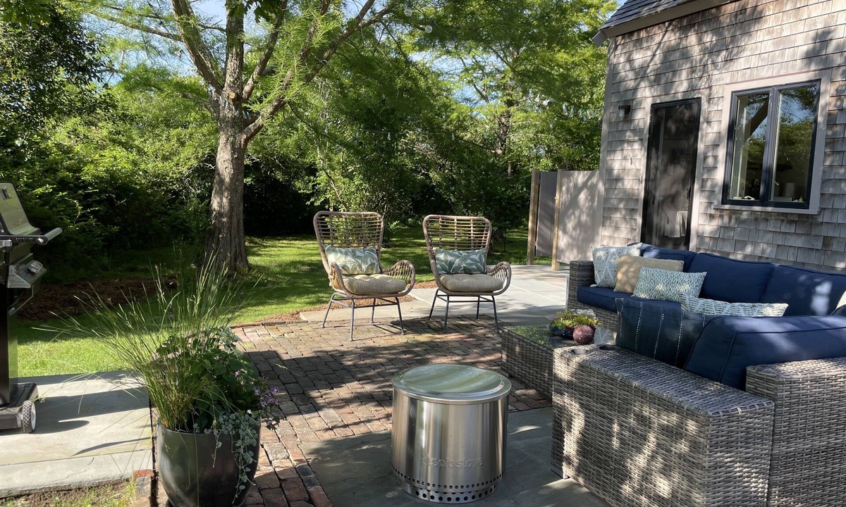 West of Town Cottage | Cozy cottage with easy living half way between Cisco Beach and Nantucket town
