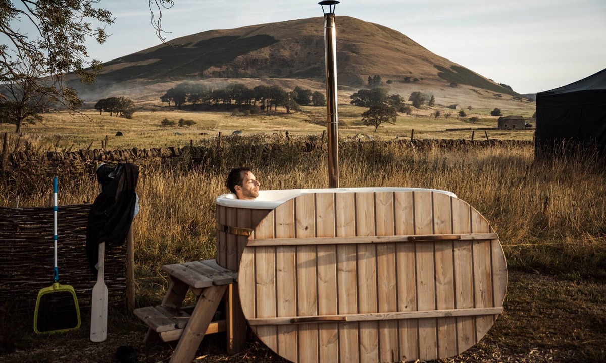 Peak District RV Rental | Cozy Couples Glamping - Private Hot Tub