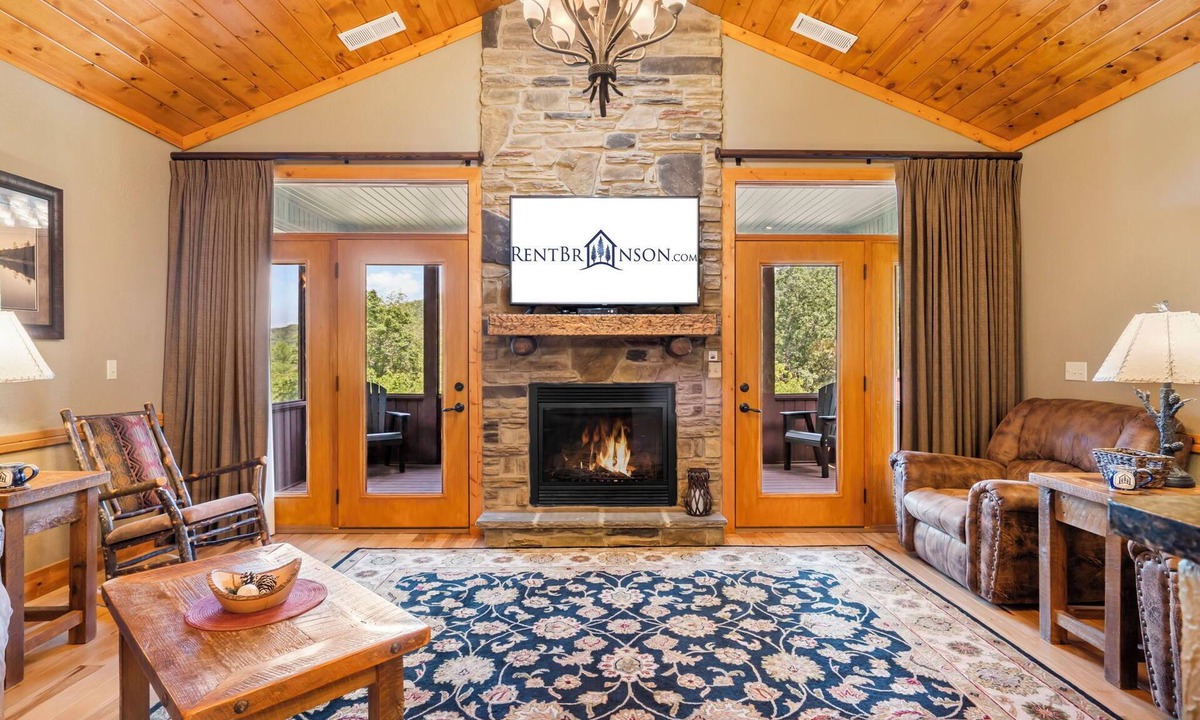 Branson Cottage | Cozy, Dog-Friendly Cabin Near Taneycomo with No Stairs & Free Daily Local Fun