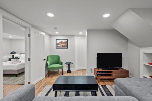 Baker Apartment | Cozy Dog-Friendly Unit with Parking Near Broadway