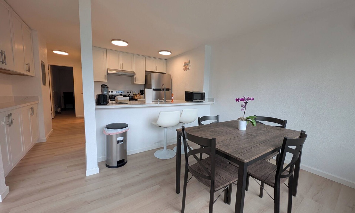 West Bellevue House | Cozy Downtown Bellevue Apartment w/Free Parking
