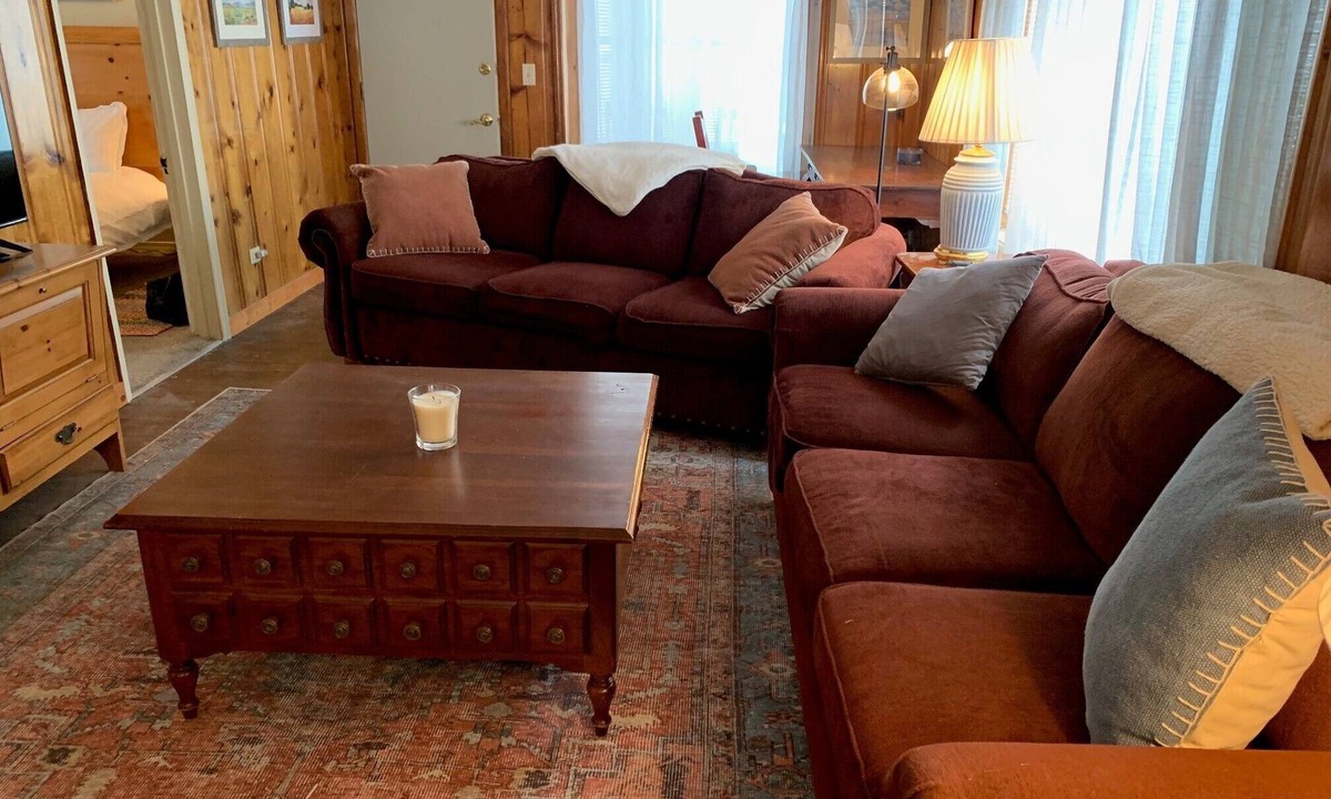 Burns House | Cozy downtown sanctuary.