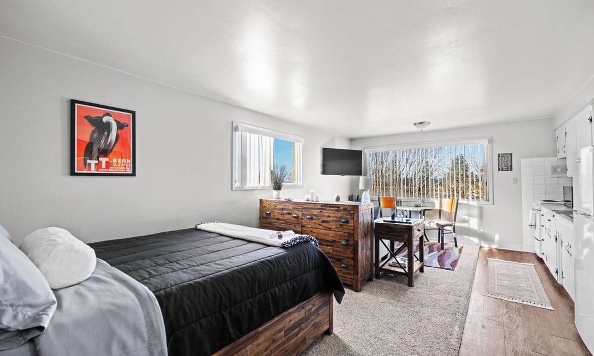 Cliff - Cannon Apartment | Cozy Downtown Studio- Arena, Podium, GU
