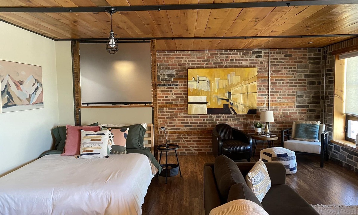 Kingston Apartment | Cozy Downtown Studio Getaway