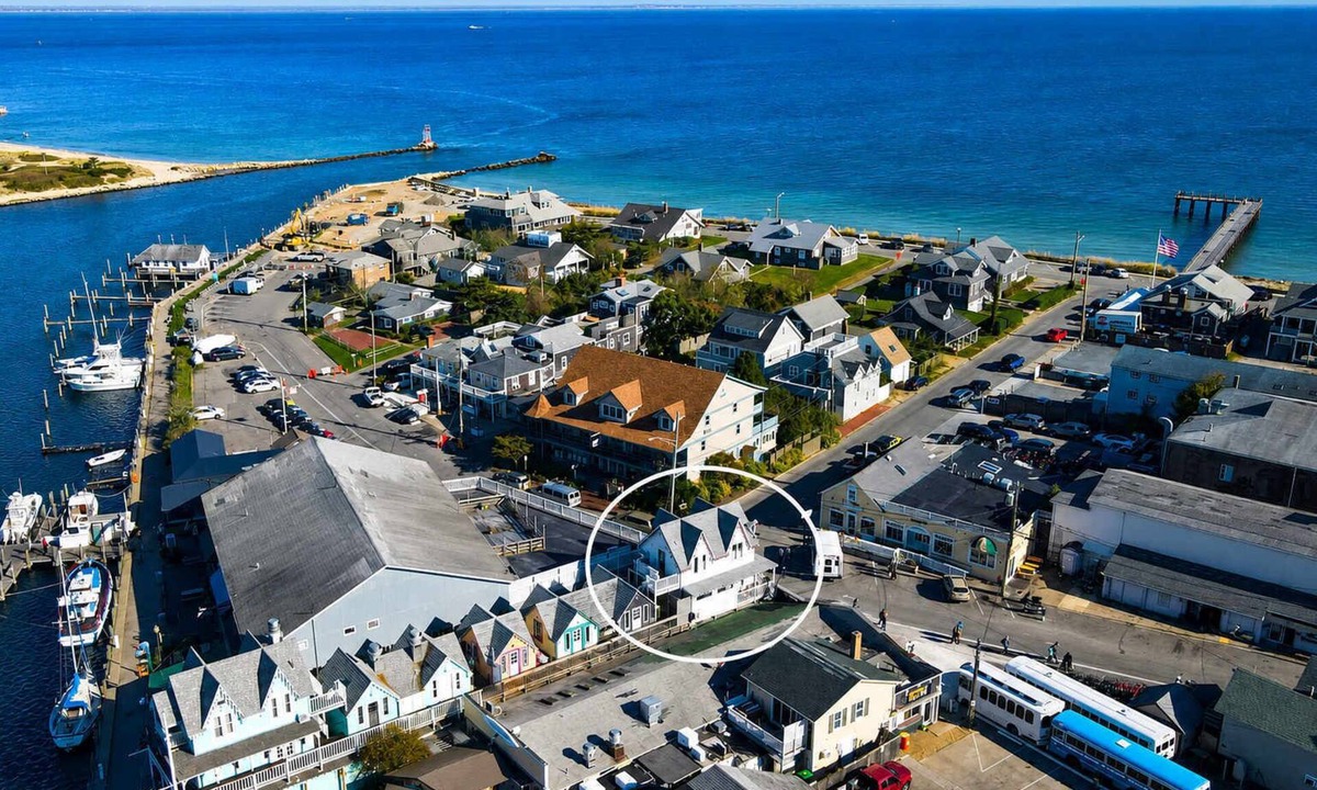 Oak Bluffs Apartment | Cozy Downtown Studio - Walk to Ferry & Town