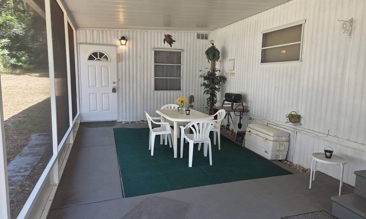 Inverness House | Cozy Duplex 2 Private 1BR/1BA Suites Sleeps 4