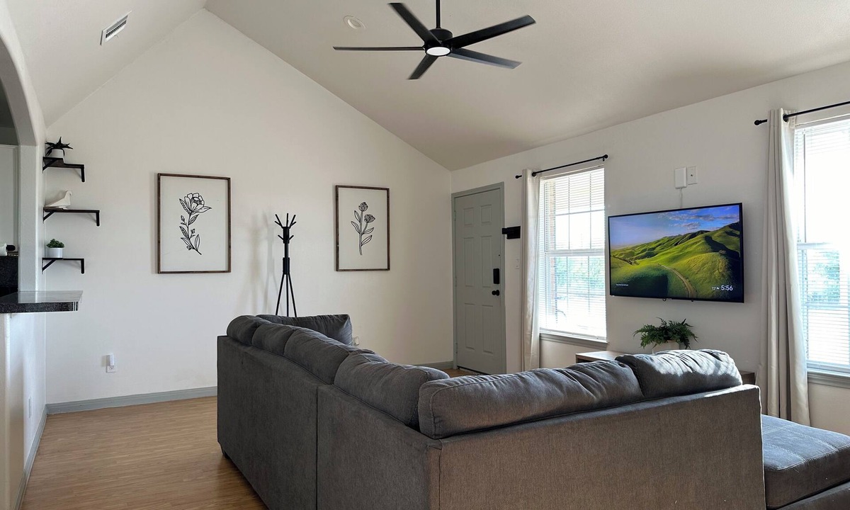 Buda House | Cozy Duplex in peaceful Buda! Near COTA & Austin. Minutes to town, I35 & Toll45.