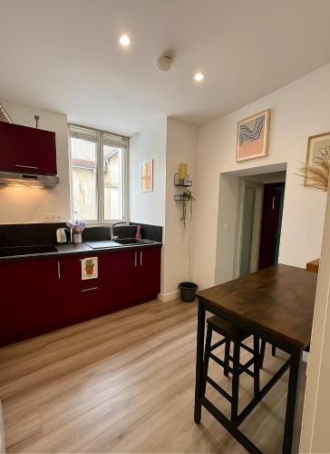 Clermont Ferrand City Centre Apartment | Cozy equipped studio and parking - city center