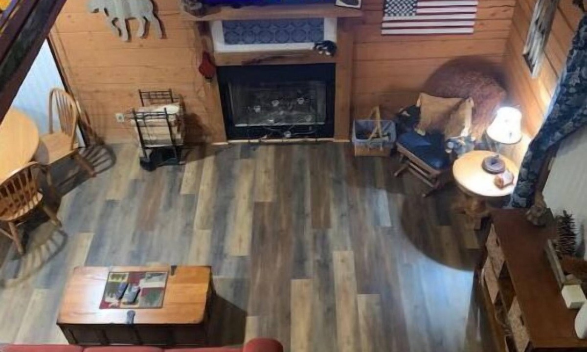 Table Rock Condo | Cozy Fall Creek Cabin