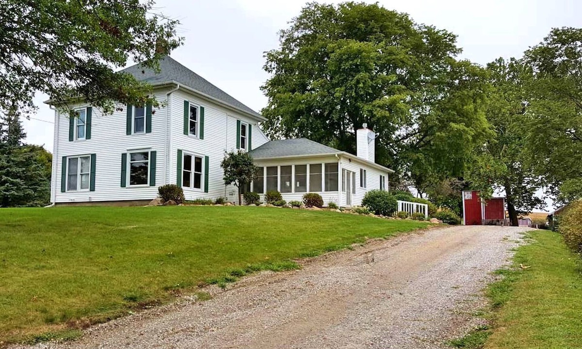 Montezuma House | Cozy Family Accommodation for Five Guests in Montezuma, Iowa