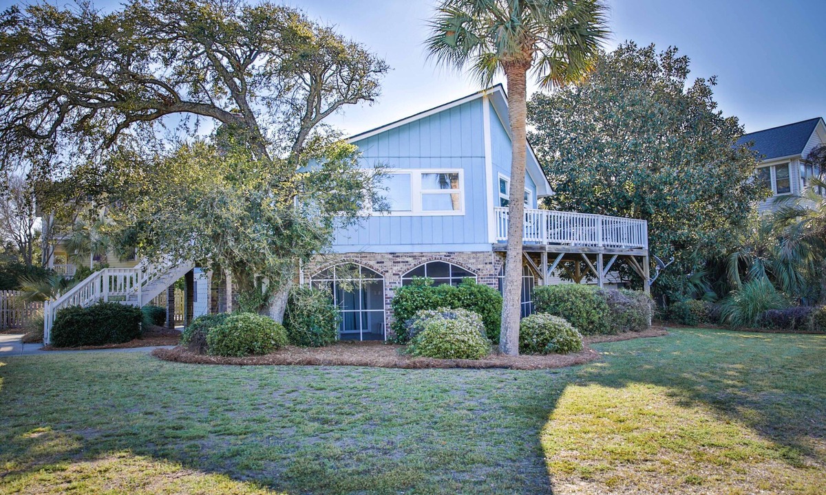 Isle of Palms House | Cozy Family Beach Home w/Private Pool & Just Steps to the Beach