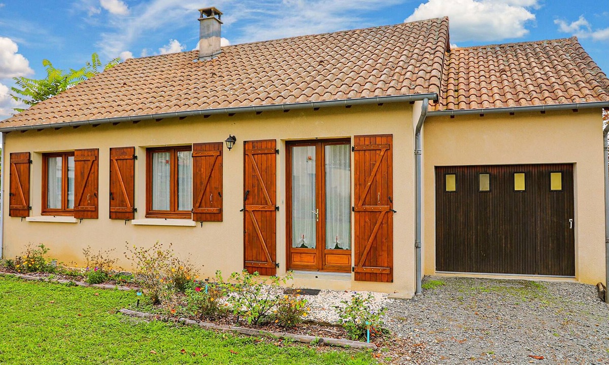 Payzac House | Cozy, family-friendly cottage with wood-burning stove, in a quiet location.
