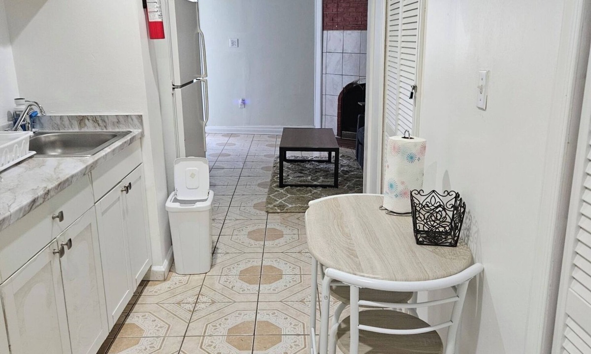 Laurel House | Cozy Finished Basement with 1-bedroom, living Space AC, WiFi in charming Laurel