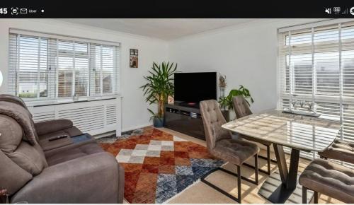 Steyning Apartment | Cozy Flat