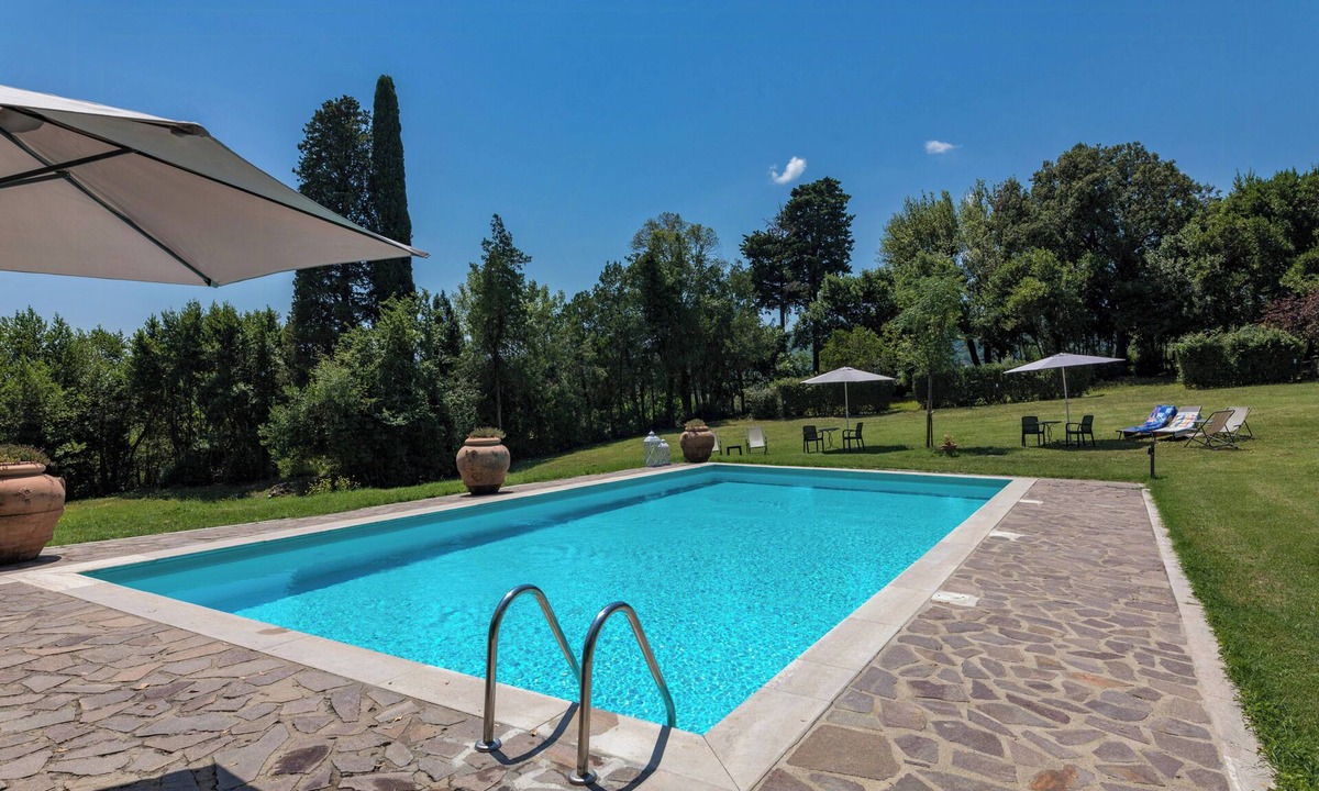 Cetona Apartment | Cozy flat with pool and cypress view in Cetona