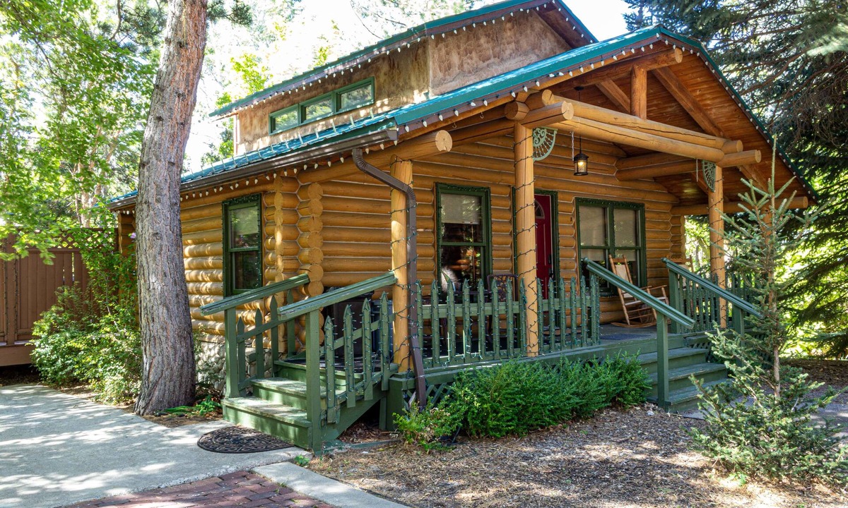 Sandy Cottage | Cozy Forest Cottage