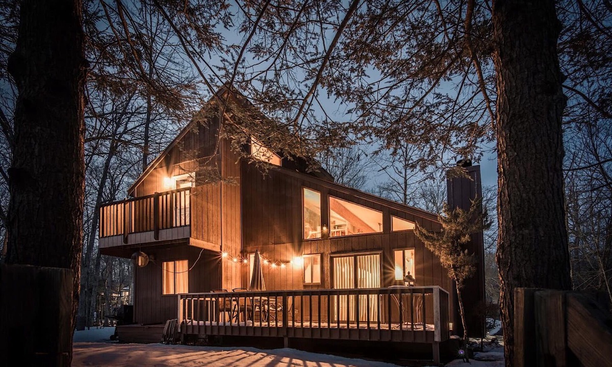 Bushkill House | Cozy Forest Creekside Home: jacuzzi, fireplace, firepit+