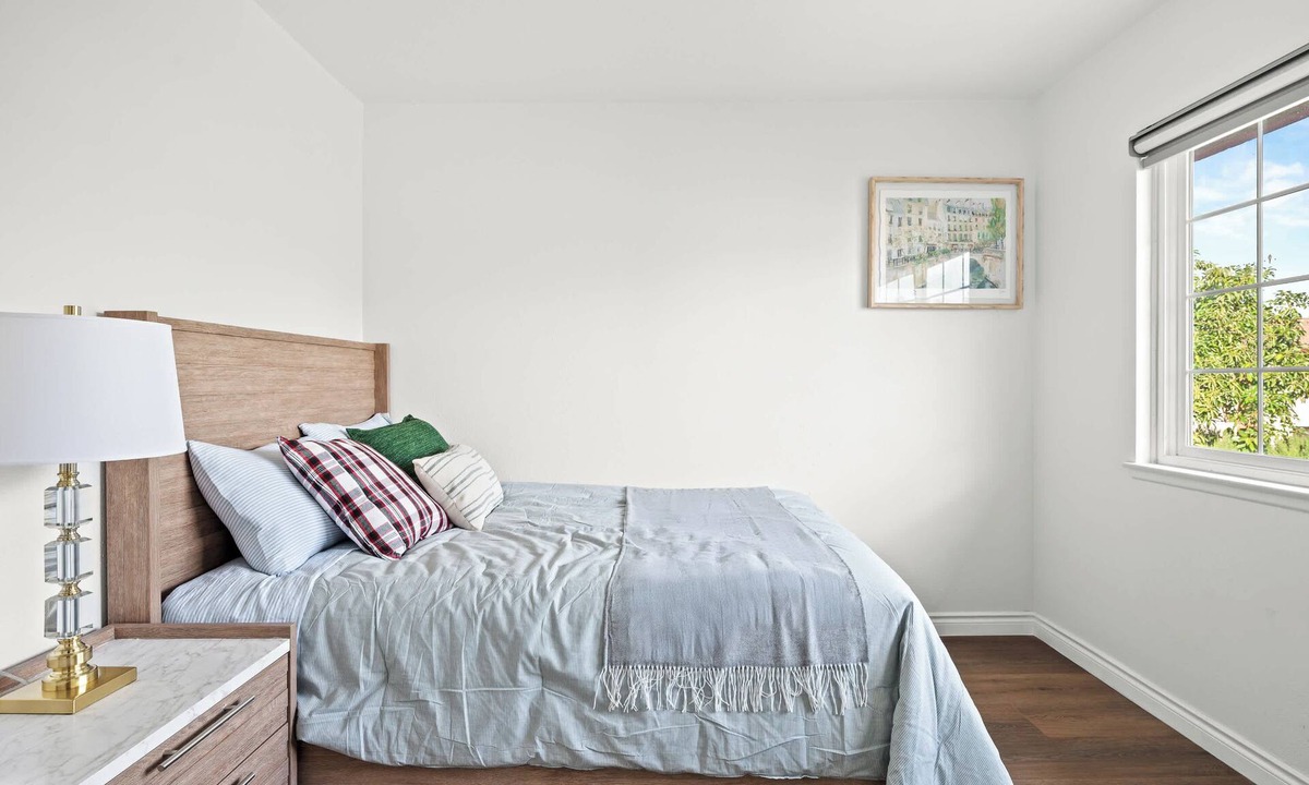 Norwalk House | Cozy Full Suites Bright & Private Great Value