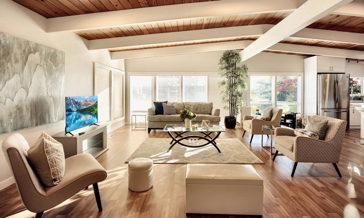 Canyon Heights House | Cozy fully furnished home with patio and games room