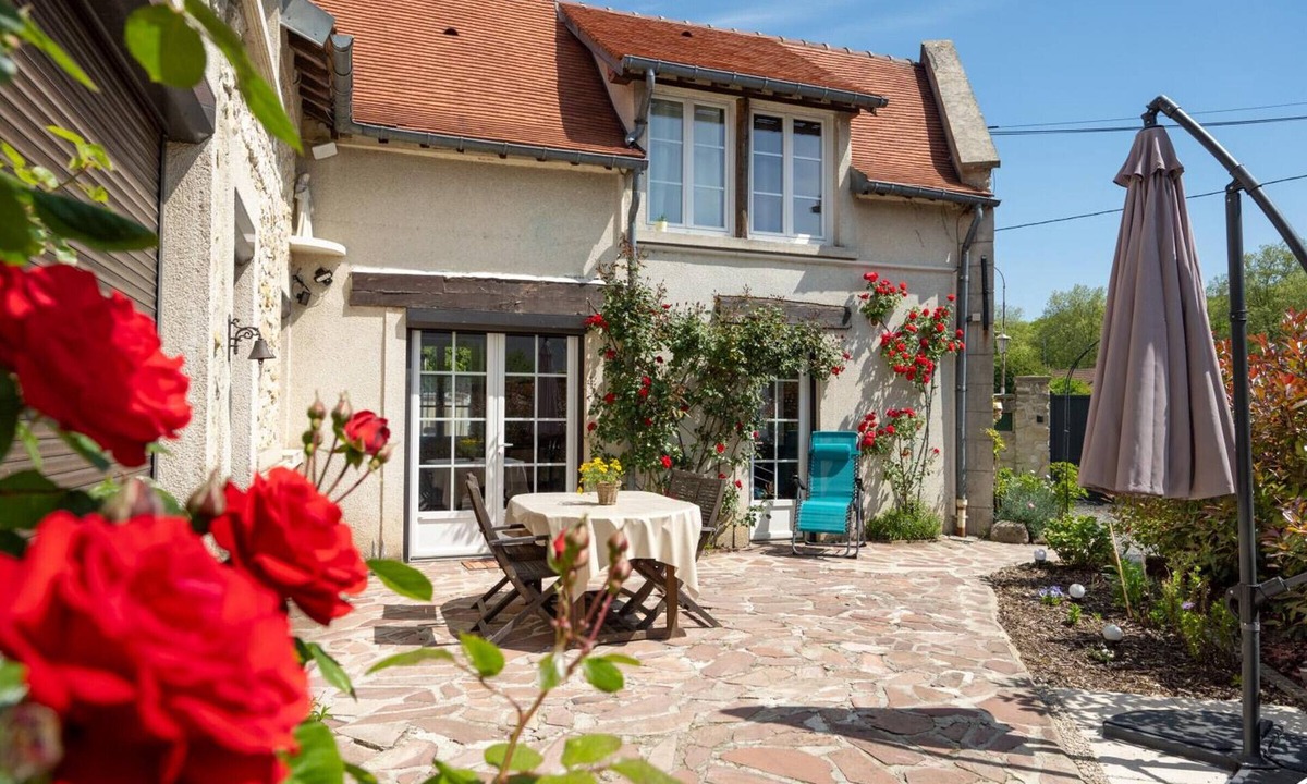 Royallieu Village Cottage | Cozy gîte with terrace in Compiègne, near city center