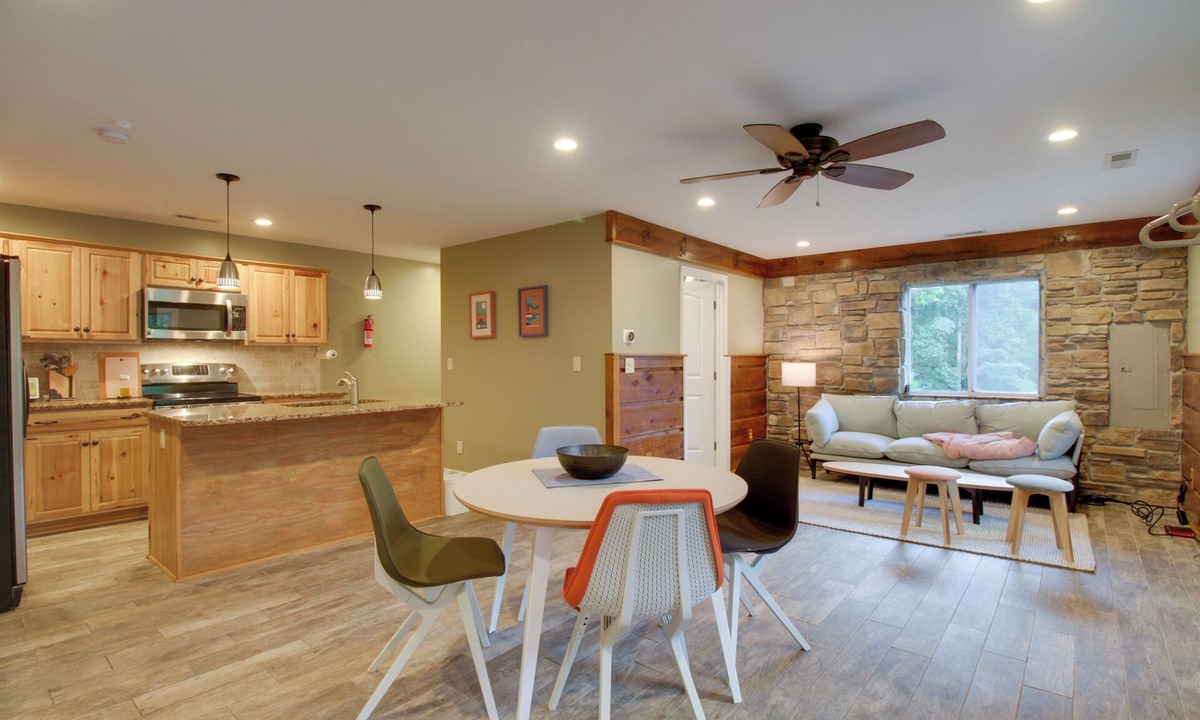 Goode Cabin | Cozy Goode Cabin w/Deck ~ 17 Mi to Lynchburg