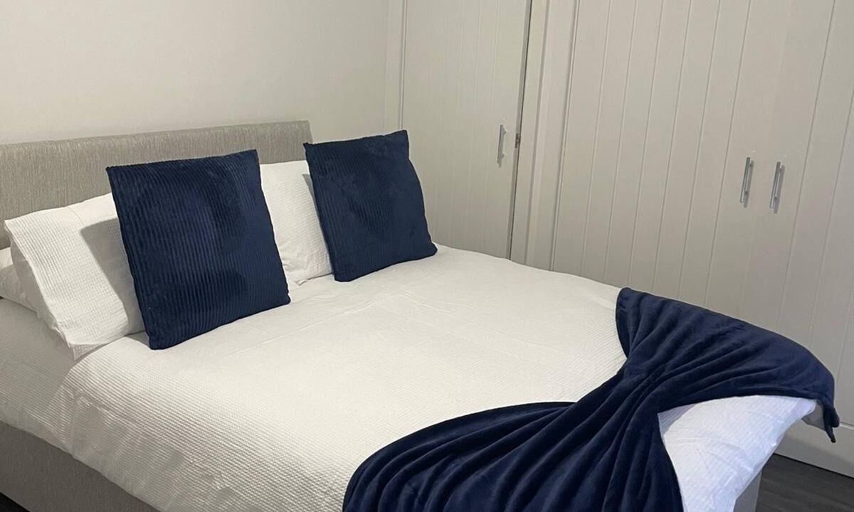 Sutton Central Apartment | Cozy Ground Floor Flat in Sutton with Parking Space free and Pets Friendly