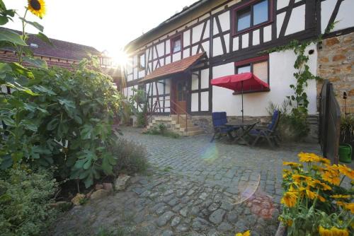 Lich House | Cozy half-timbered house in beautiful courtyard