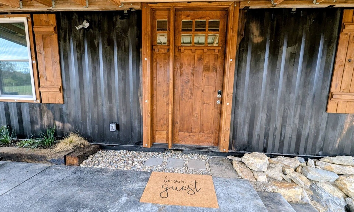 Jackson County Cabin | Cozy Hideaway in Rustic Container Home on Peaceful 10 Acres - Fire pit & Hot tub