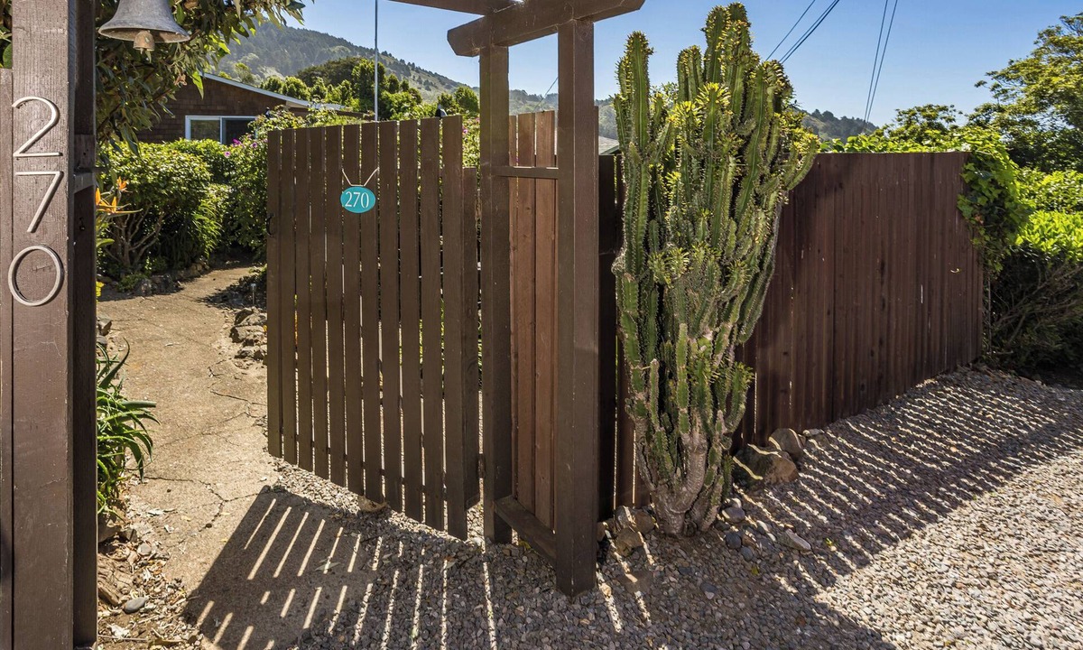 Stinson Beach House | Cozy Hillside Cottage with Fenced Garden